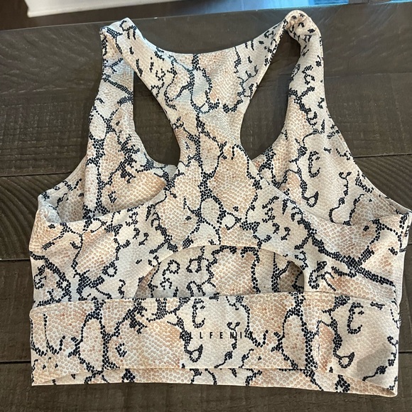 Sports tops set of 4 multiple colors - Picture 5 of 9